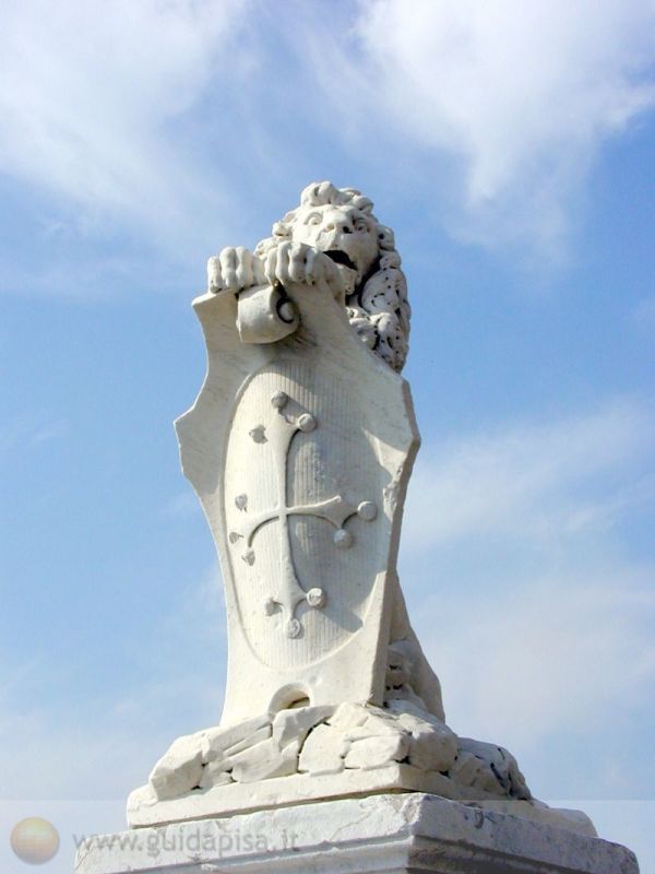 Lion Statue auf der Brücke Solferino
