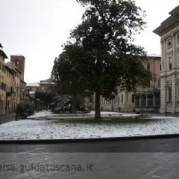 Piazza Dante sotto la neve